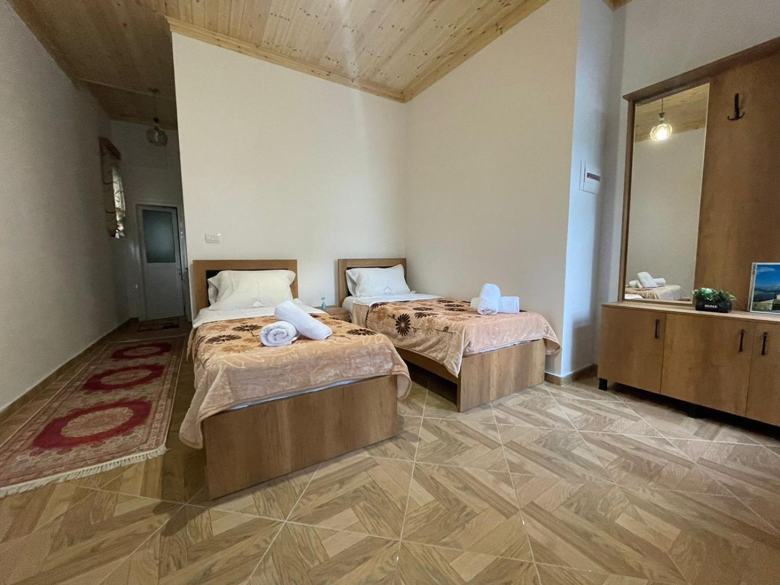 Saraci Room's *